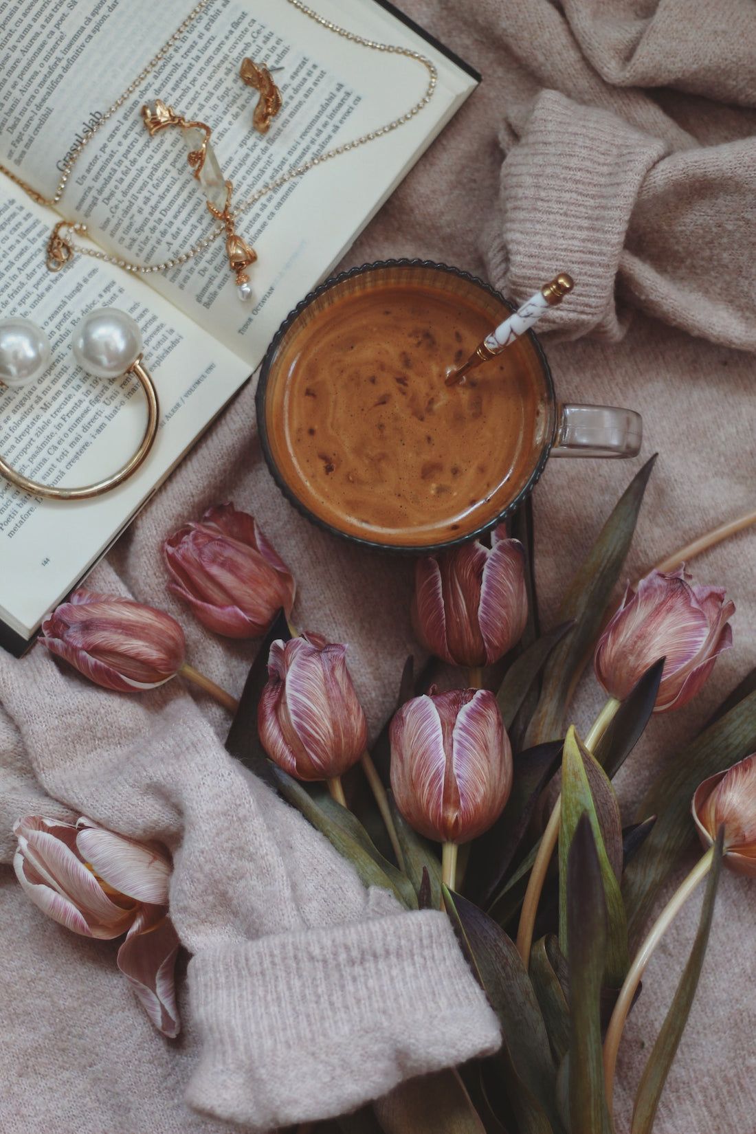 "The Best Jewelry for a Hipster Wardrobe: How to Stand Out with Unique and Edgy Pieces"